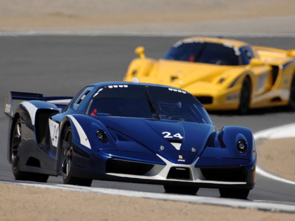 Szervizben álló hiperautó olajcsere előtt