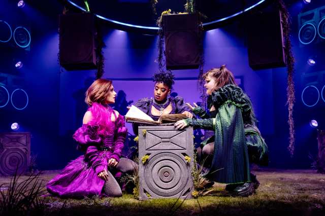 Hope Dawe (Luna), Gabriela Benedetti (Phoenix) & Kingsley Morton (Angelique) Credit Danny Kaan, (1) Hope Dawe (Luna), Gabriela Benedetti (Phoenix) & Kingsley Morton (Angelique) Credit Danny Kaan, (1)