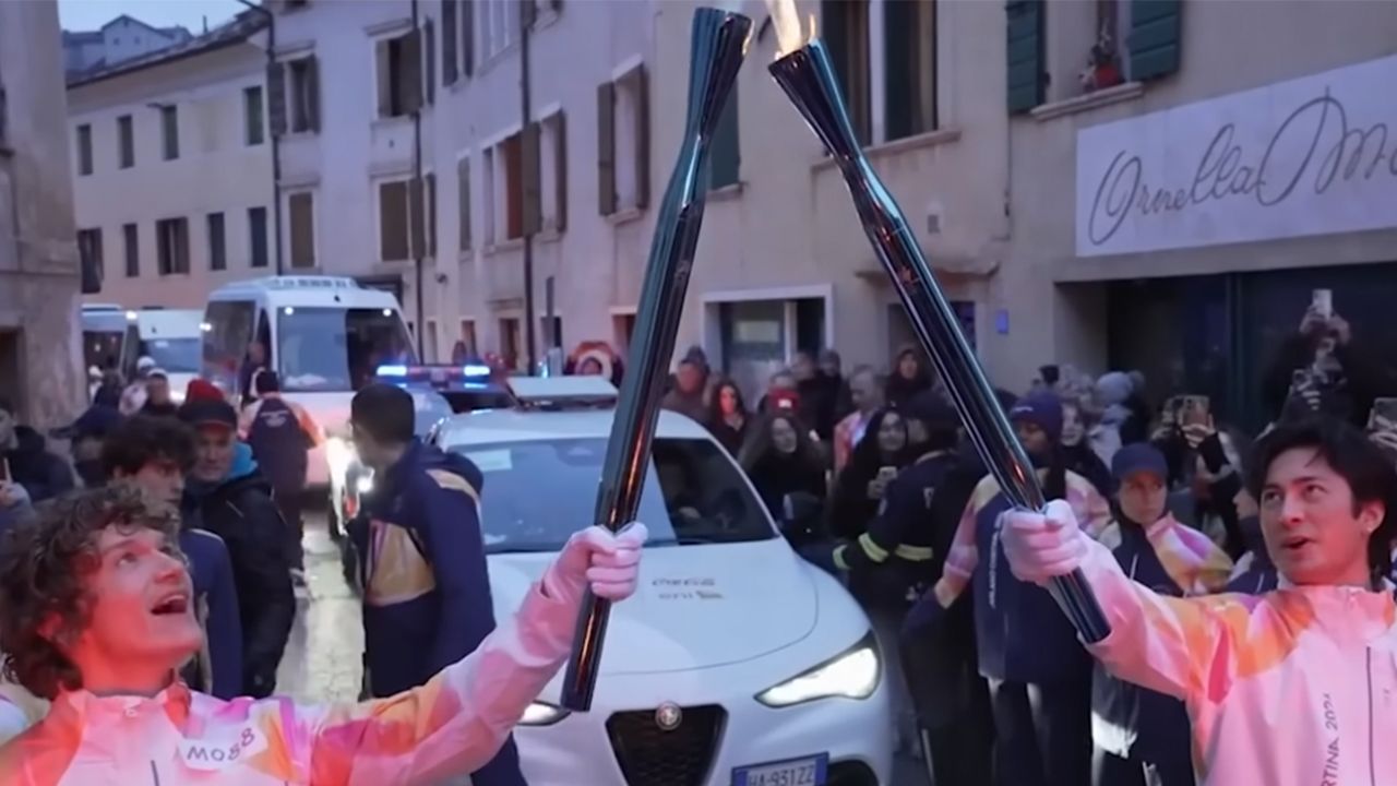 Hová Utazott Az Olimpiai Fáklya Az Olimpiai Játékok Előtt? Hogyan Vettek Részt Snoop Dogg, A Heated Rivalry Szereplői És Még Sokan Mások