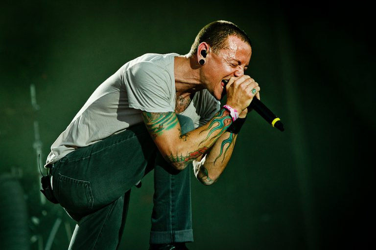 Elhunyt Chester Bennington, a Linkin Park énekese