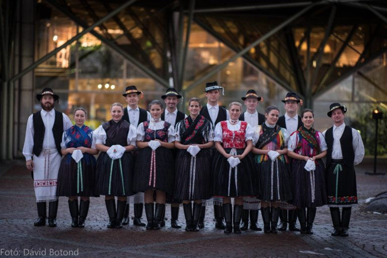 Hazatértek a finn télből a táncoslábú magyarok