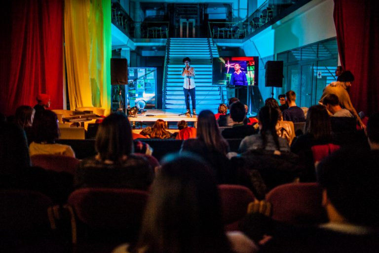 Türelem – Érkezik az áprilisi Savaria Slam Poetry est Türelem – Érkezik az áprilisi Savaria Slam Poetry est