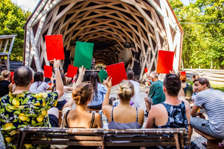 Jó újra itt lenni – Elkezdődött a második Összmagyar Slam Poetry, Spoken Word és Irodalmi Tábor Jó újra itt lenni – Elkezdődött a második Összmagyar Slam Poetry, Spoken Word és Irodalmi Tábor