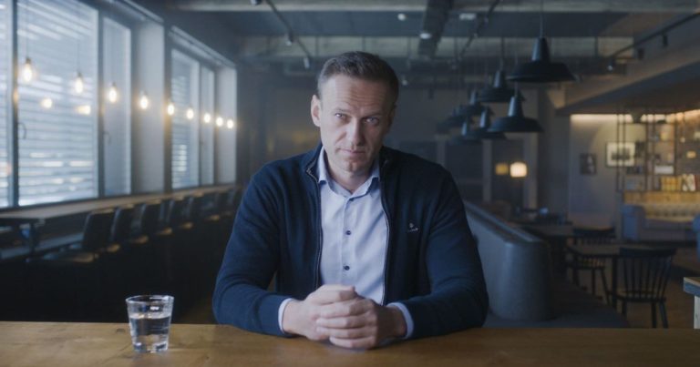 Műsorra tűzi az Alekszej Navalnijról szóló dokumentumfilmet az AGORA-Savaria Filmszínház