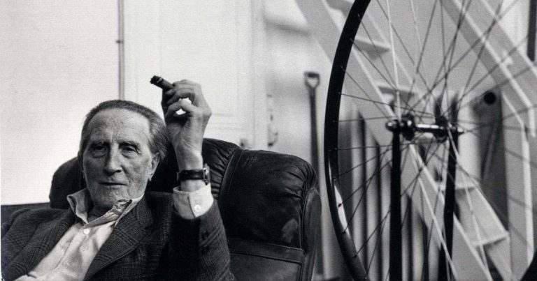 Aki lerombolta a magasművészet és a mindennapi tárgyak határait – Marcel Duchamp