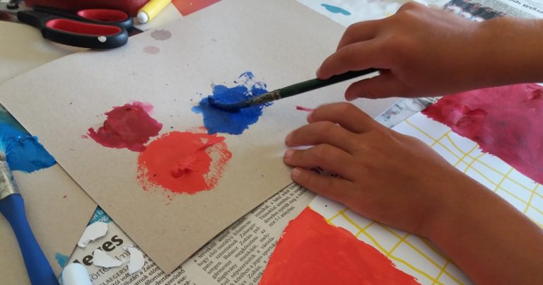Kreatív vizuális foglalkozás 4–14 éveseknek Korbuly Ági illusztrátorral – Programajánló