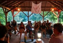 A szúnyogtengerben meglelt idill – Titkos napló a VI. Nyolc Ág Művésztáborról