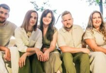 Vidám, életigenlő acappella – Megjelent a Voice Drops együttes legfrissebb dala, a Szalmaszál